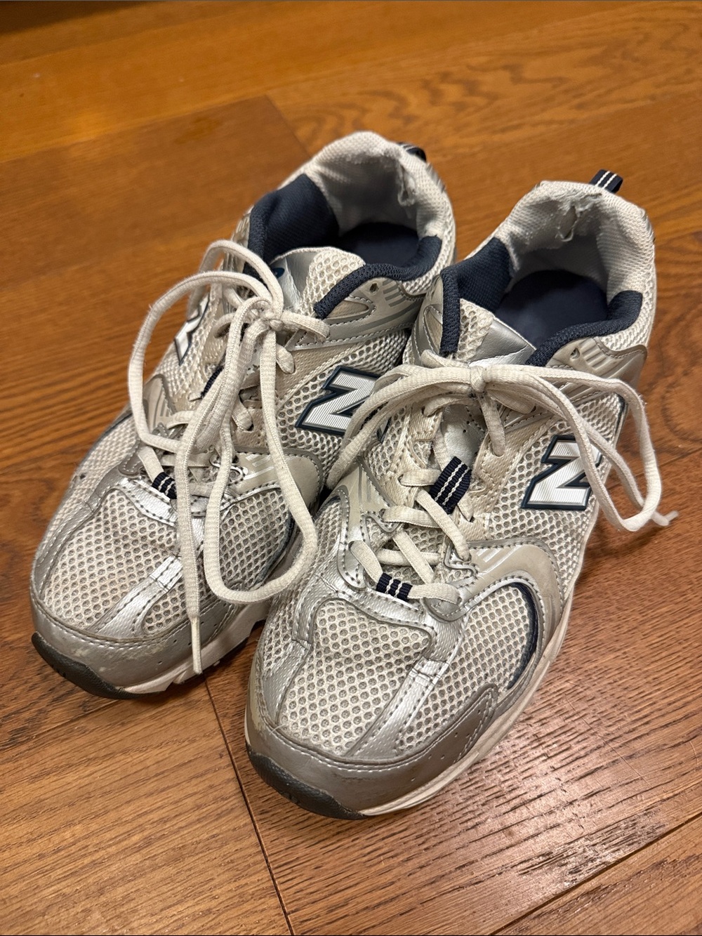 New Balance 530 Silver Metallic Sneakers Women’s Size [7]